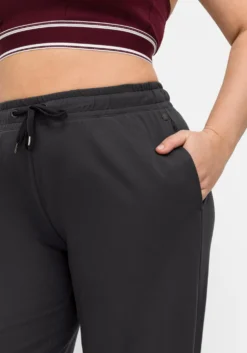 Sporthose in weiter Form