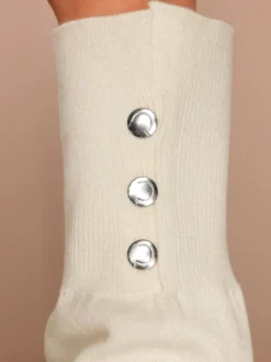 Stehkragenpullover mit Rüschenverzierung