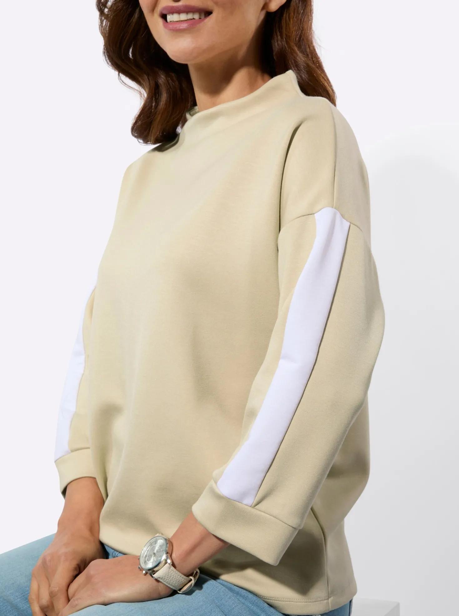 Stehkragenshirt mit Kontraststreifen