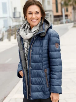 Steppjacke mit abnehmbarer Kapuze