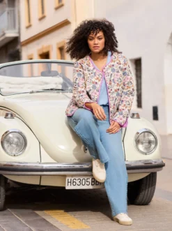 Steppjacke mit Allover-Blumenmuster