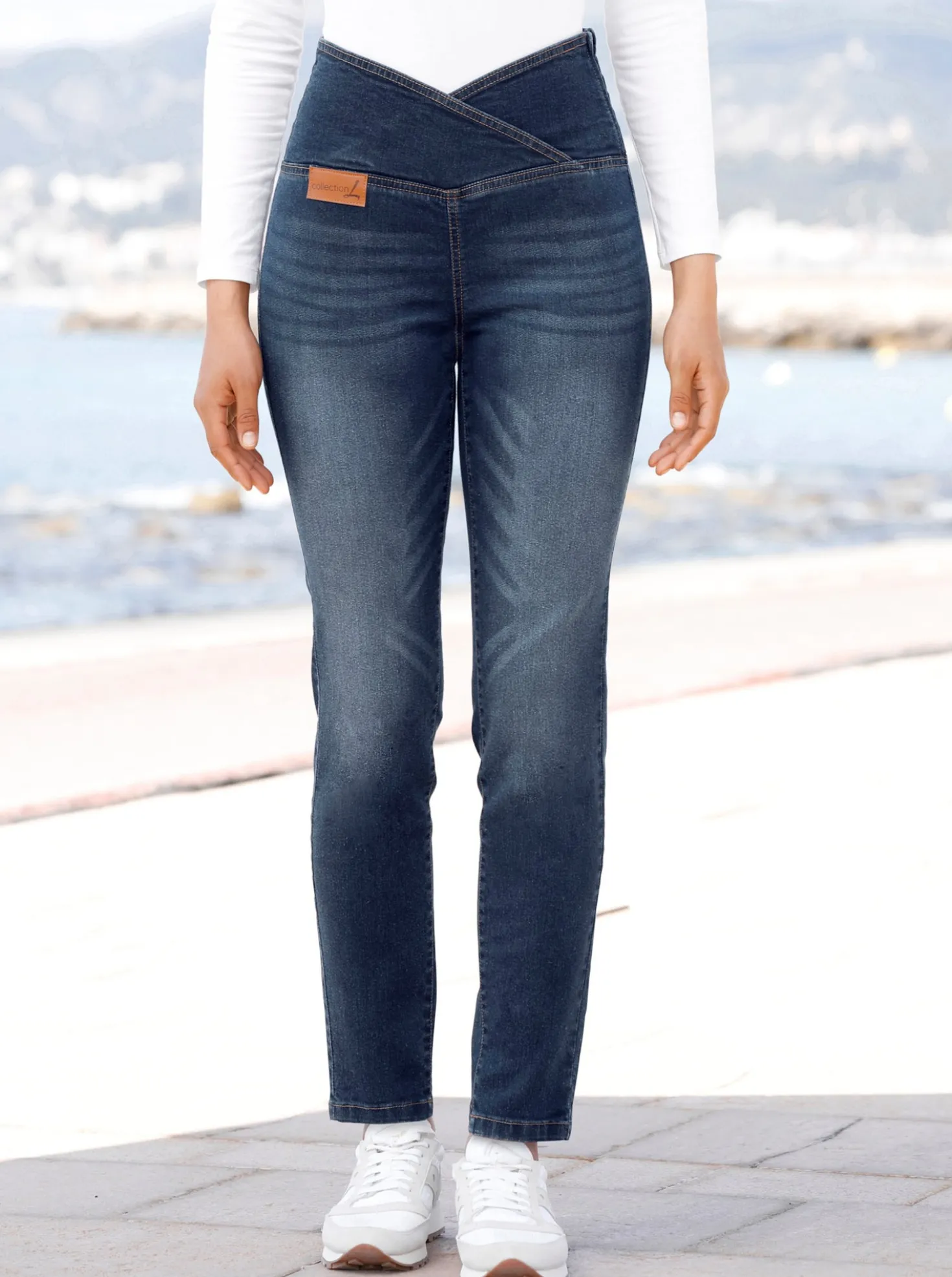 Stretch-Jeans mit überlappendem Bund