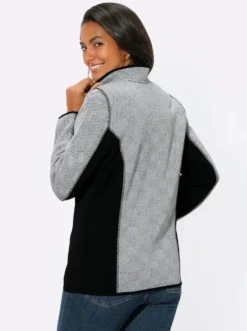 Strickfleecejacke mit Kontrasteinsätzen