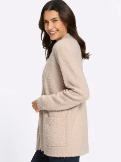 Strickjacke aus flauschigem Bouclé-Garn
