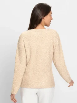 Strickjacke mit leichten Schulterpolstern