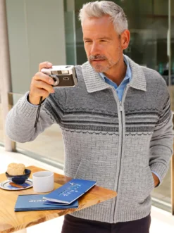 Strickjacke mit Reißverschluss