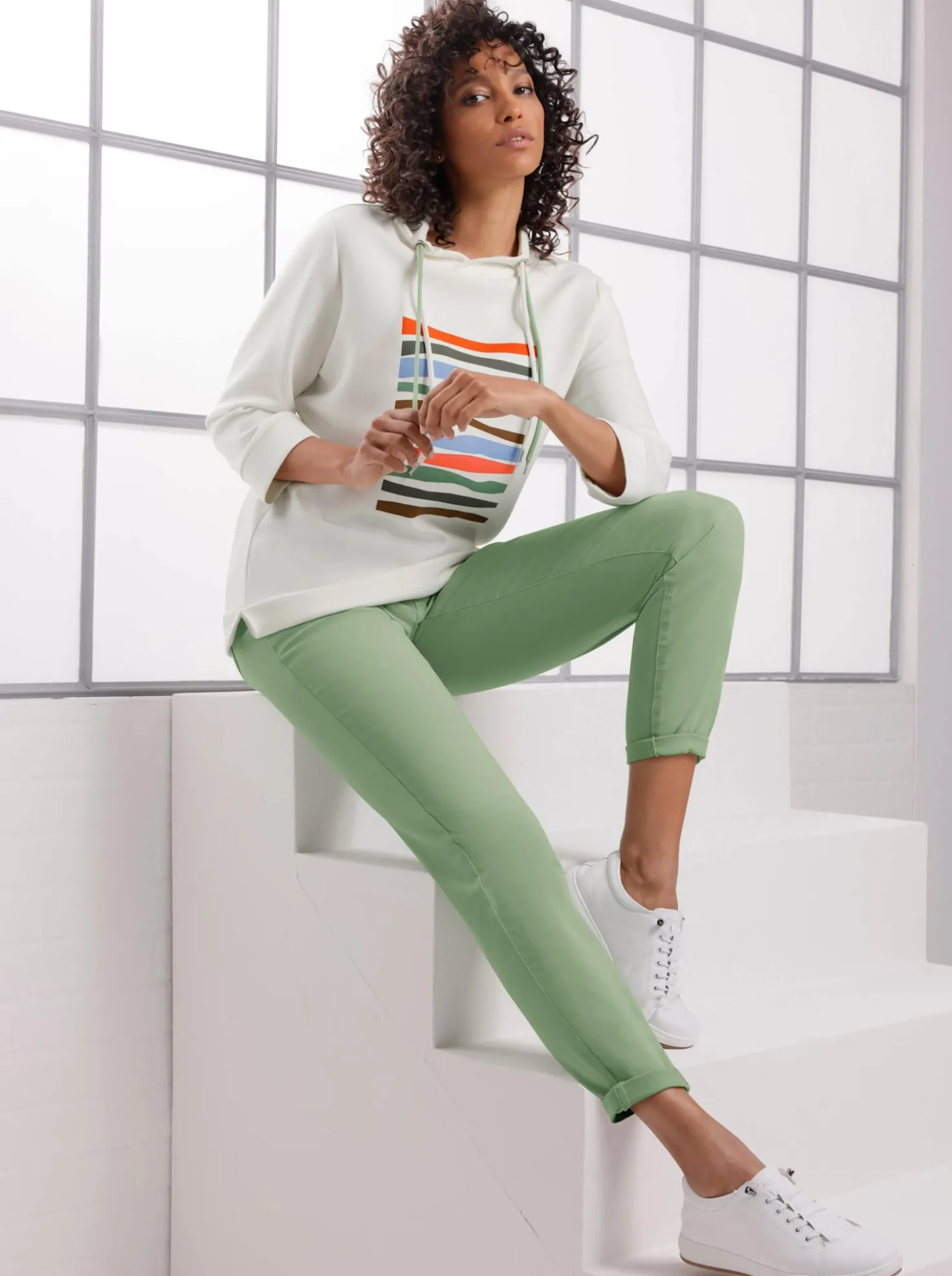 Sweatshirt mit weitem Stehkragen