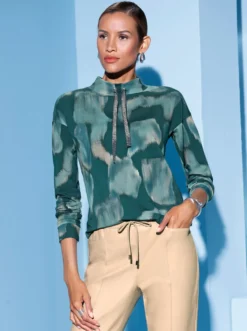 Sweatshirt mit weitenregulierbarem Kragen
