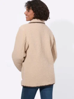 Teddyjacke mit Schmuckknöpfen