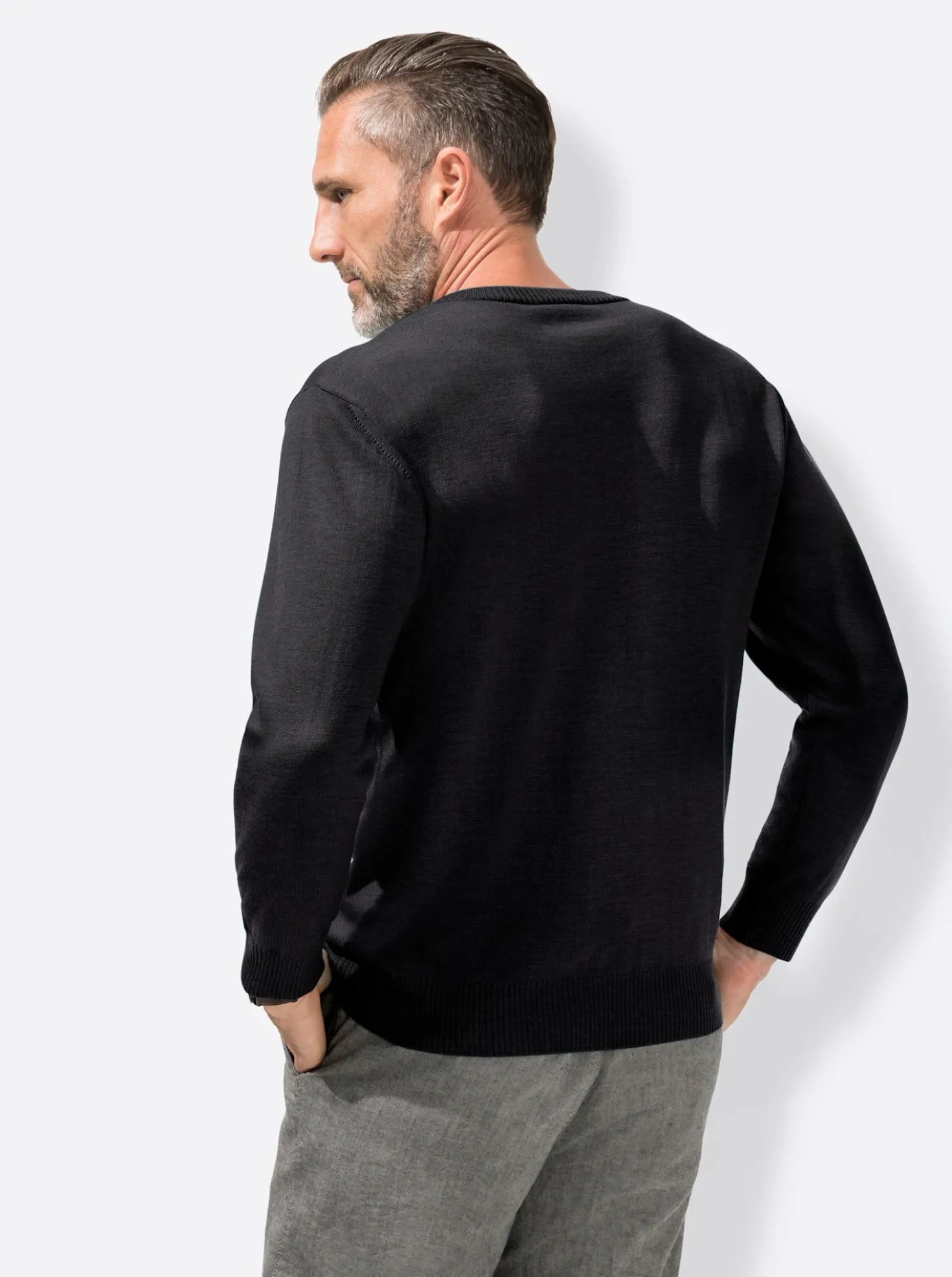 V-Ausschnitt-Pullover
