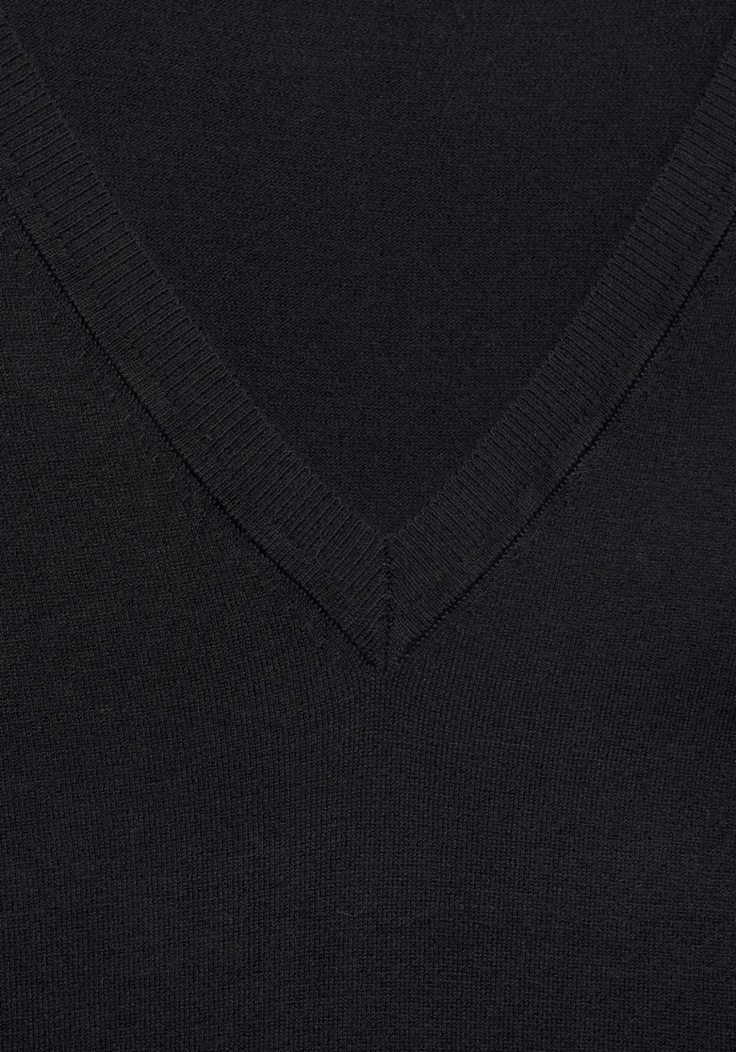 V-Ausschnitt-Pullover
