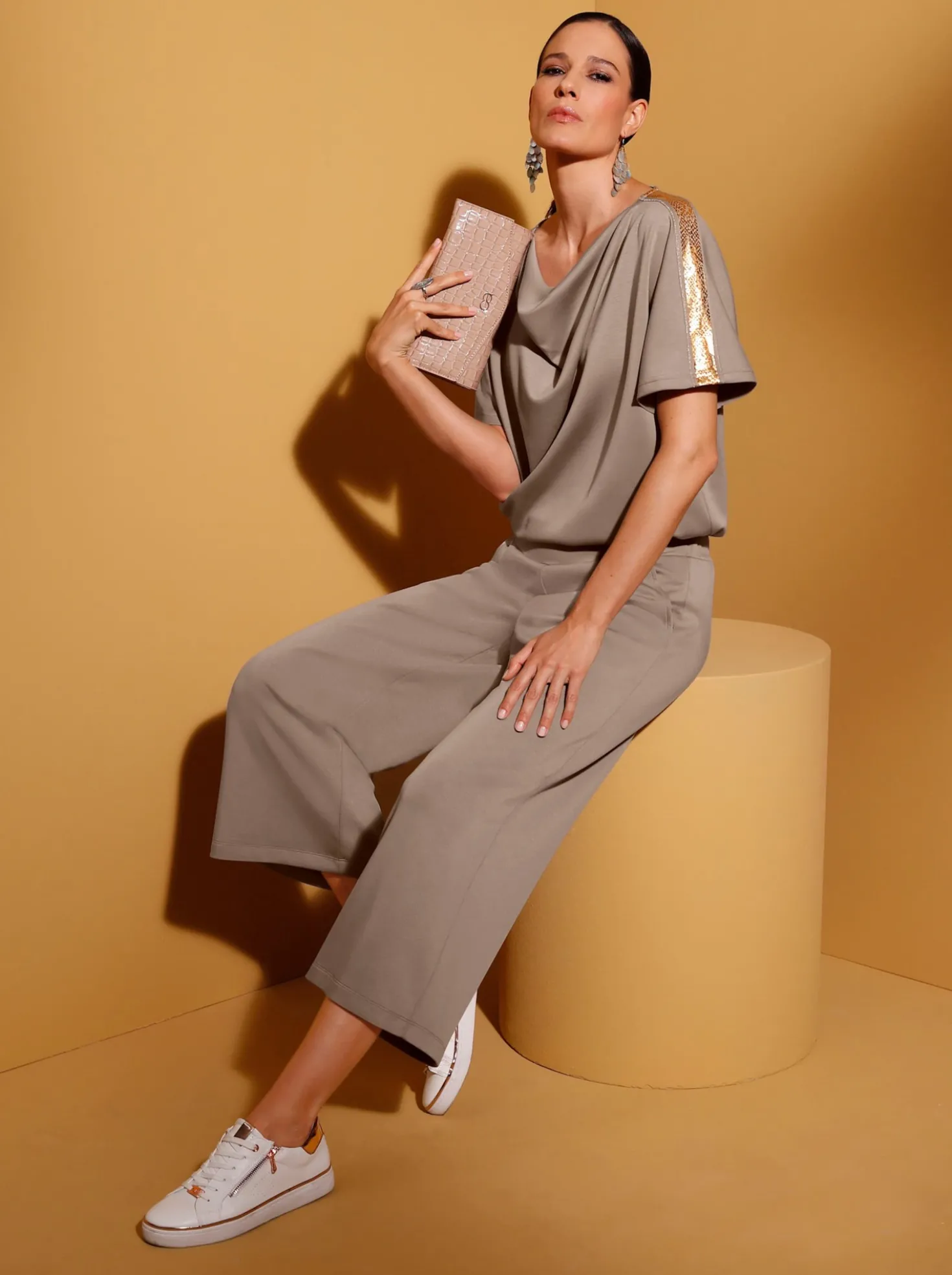 Wasserfallshirt mit überschnittenen Schultern