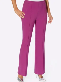 Webhose mit weiten Beinen