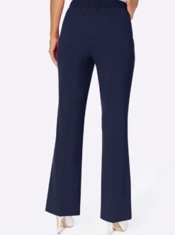 Webhose mit weiten Beinen