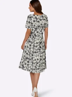 Webkleid in Bahnenform