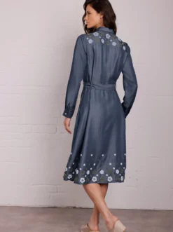 Webkleid mit Blüten-Stickerei