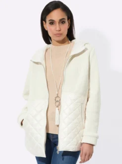 Winterjacke im Materialmix