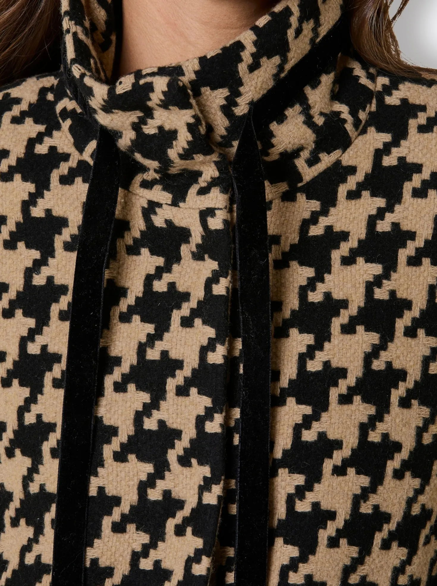 Wolljacke mit Samt-Verzierungen