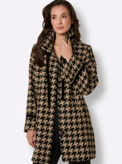 Wolljacke mit Samt-Verzierungen
