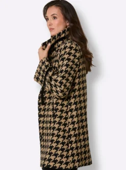 Wolljacke mit Samt-Verzierungen