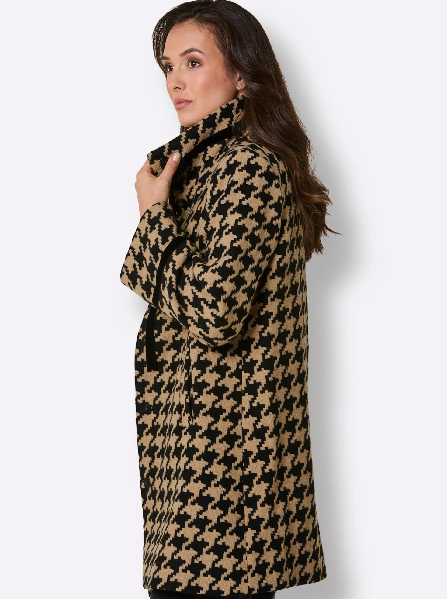 Wolljacke mit Samt-Verzierungen