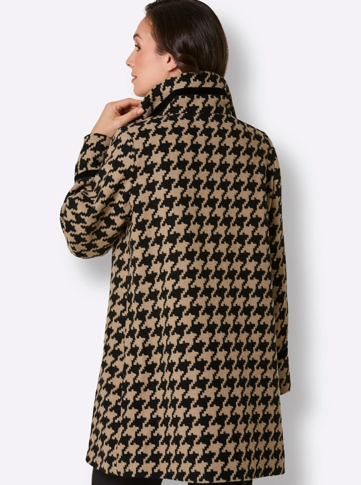 Wolljacke mit Samt-Verzierungen
