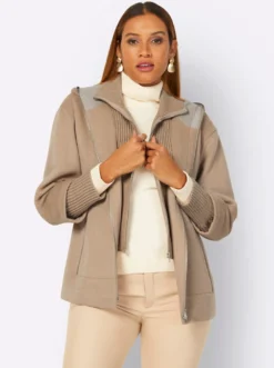 Wolljacke mit Strickeinsatz am Kragen