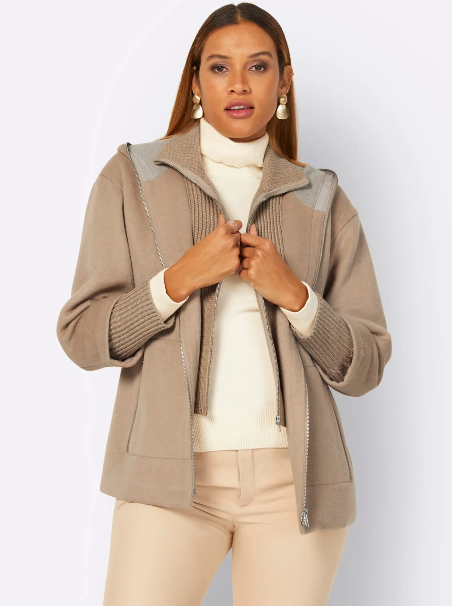 Wolljacke mit Strickeinsatz am Kragen