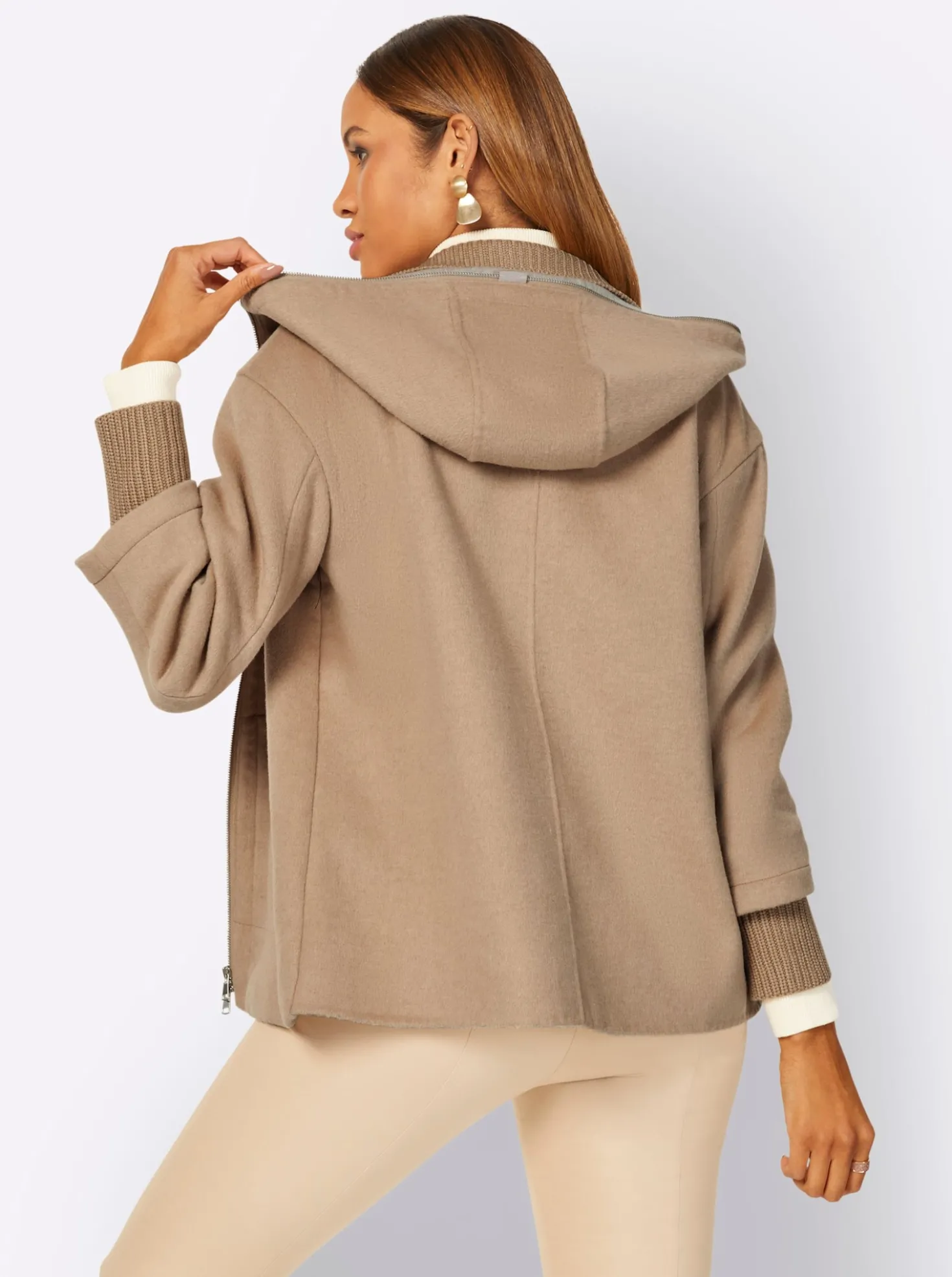 Wolljacke mit Strickeinsatz am Kragen